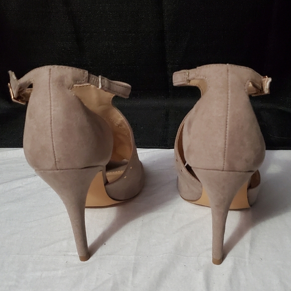 Lauren Conrad Cannoli Nude Mushroom Heels with gold metal detail SZ 6.5 - Picture 3 of 5